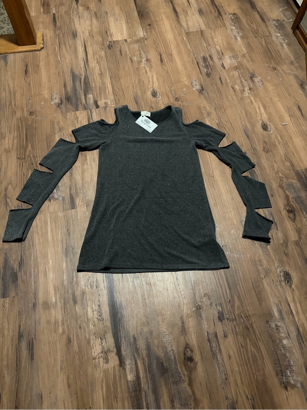 1.4.3. Story by Line Up charcoal gray cold-shoulder shimmer top